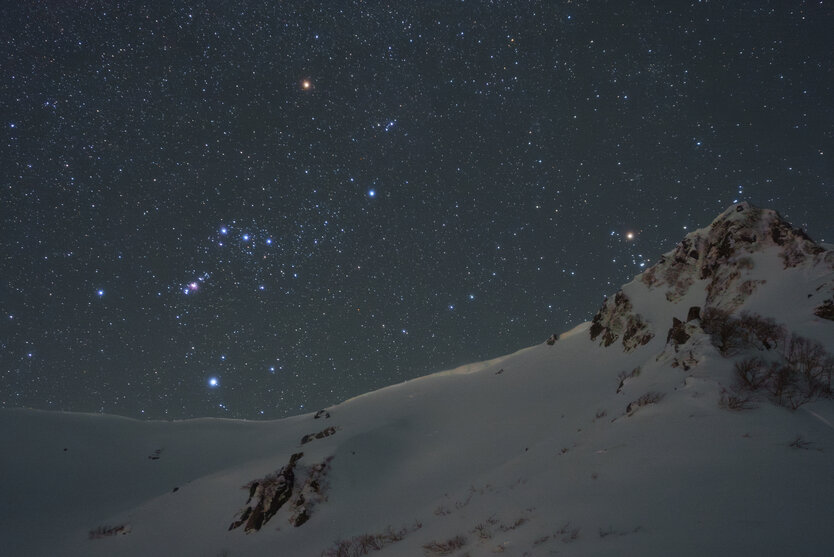 Exploring the starry skies captured with [Astro Focus Lock], a revolutionary new feature of the TAMRON Lens Utility that solves the issues encountered with astrophotography