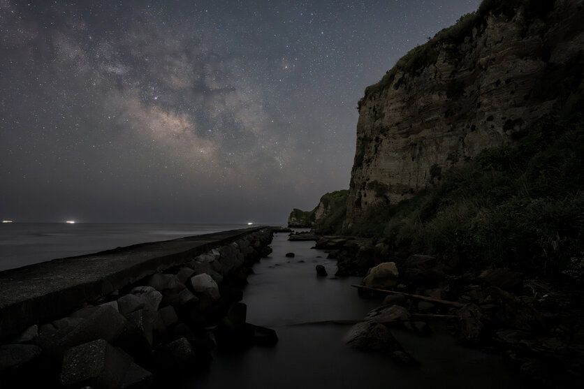 Exploring the starry skies captured with [Astro Focus Lock], a revolutionary new feature of the TAMRON Lens Utility that solves the issues encountered with astrophotography