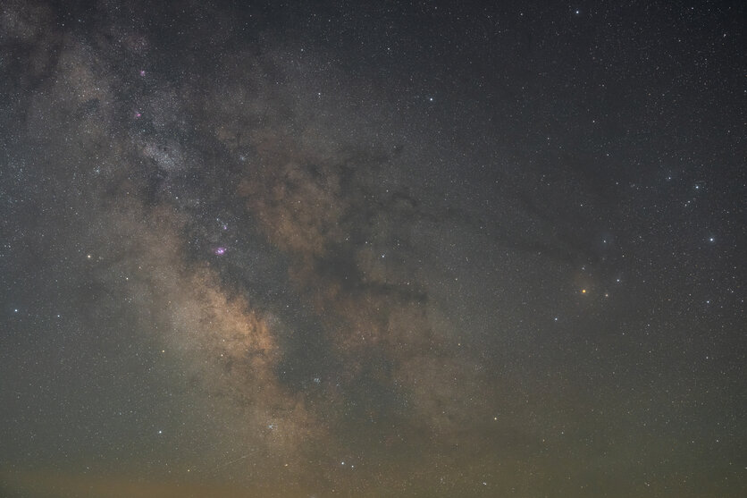Exploring the starry skies captured with [Astro Focus Lock], a revolutionary new feature of the TAMRON Lens Utility that solves the issues encountered with astrophotography