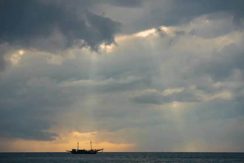 Composition that makes the most of the impression of rays of light
