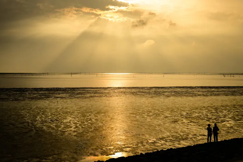 What are rays of light and starbursts? Explaining how they occur and tips on how to photograph them