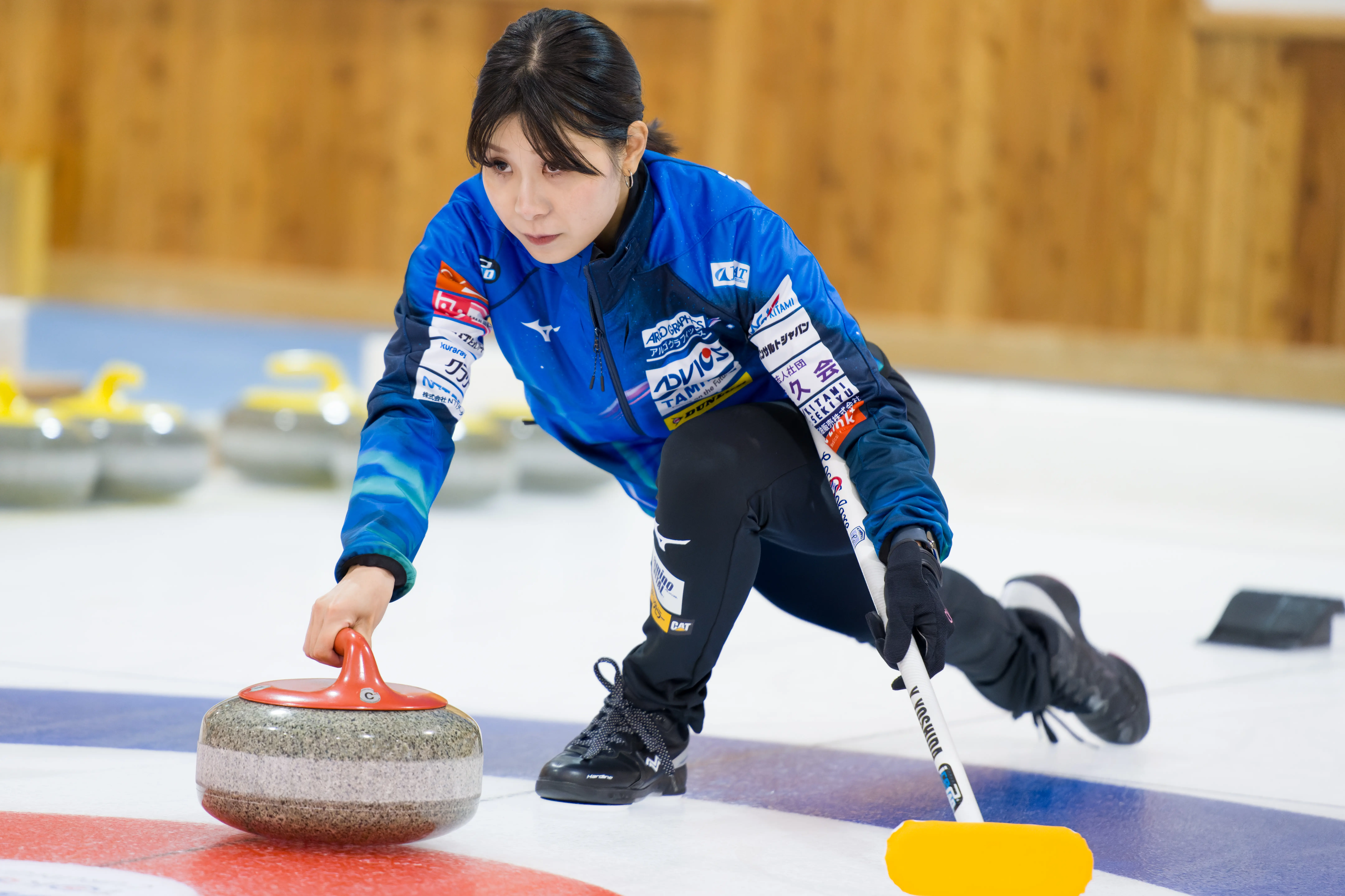 Photo Gallery of the women’s curling team Loco Solare